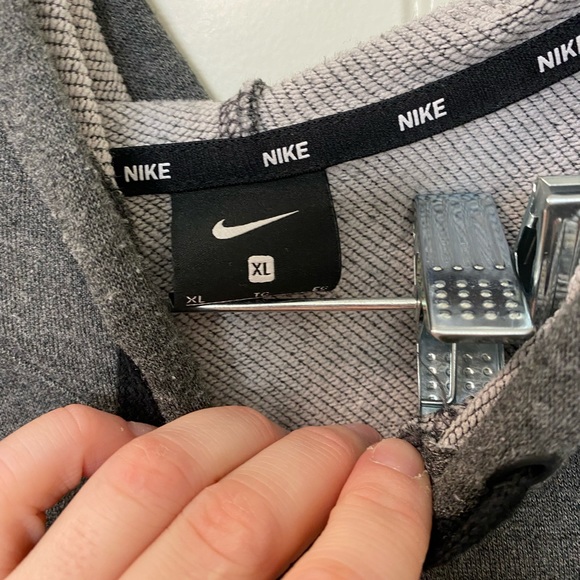 Men’s Nike Quarter Sleeve sweatshirt - Picture 2 of 3